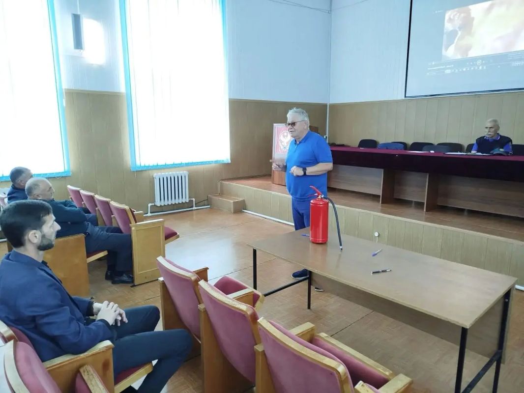 Специалисты учебно-методического центра МЧС Дагестана провели занятия по гражданской обороне Специалисты учебно-методического центра МЧС Дагестана провели занятия по гражданской обороне