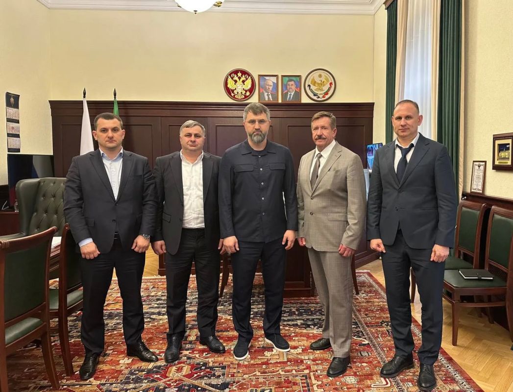 Премьер-министр Дагестана Магомед Рамазанов встретился с депутатом Госдумы Виктором Бутом — свою серию региональных поездок парламентарий начал именно с нашей республики