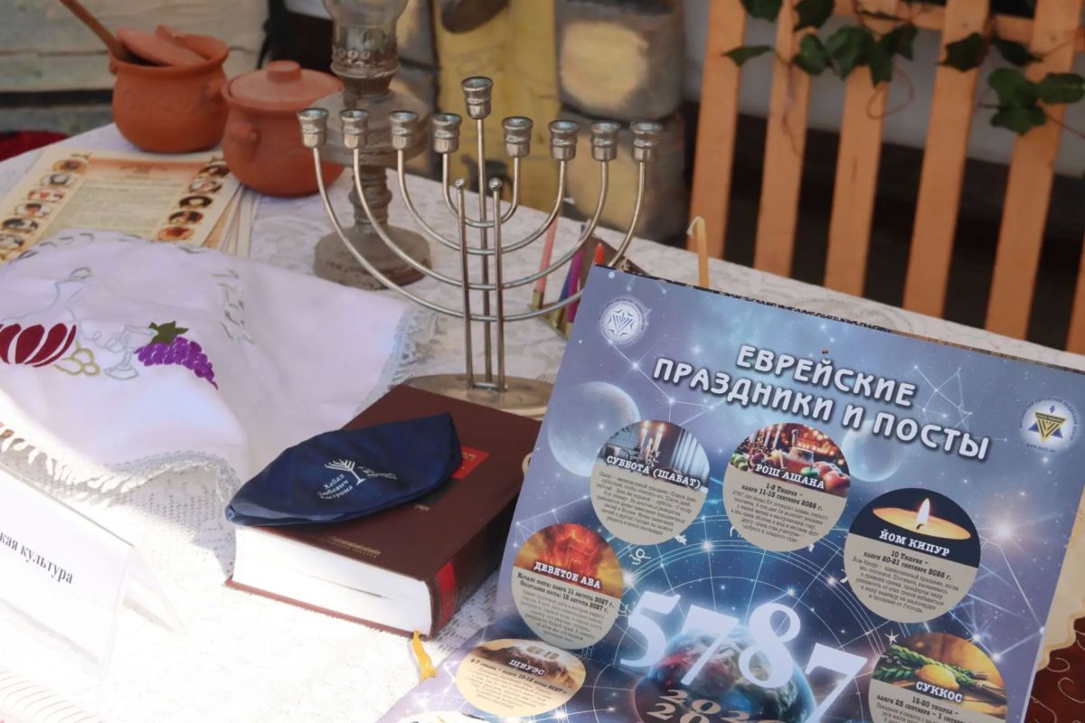 Выставка, посвященная традиционным конфессиям, прошла на полях Международного межрелигиозного молодежного форума Выставка, посвященная традиционным конфессиям, прошла на полях Международного межрелигиозного молодежного форума