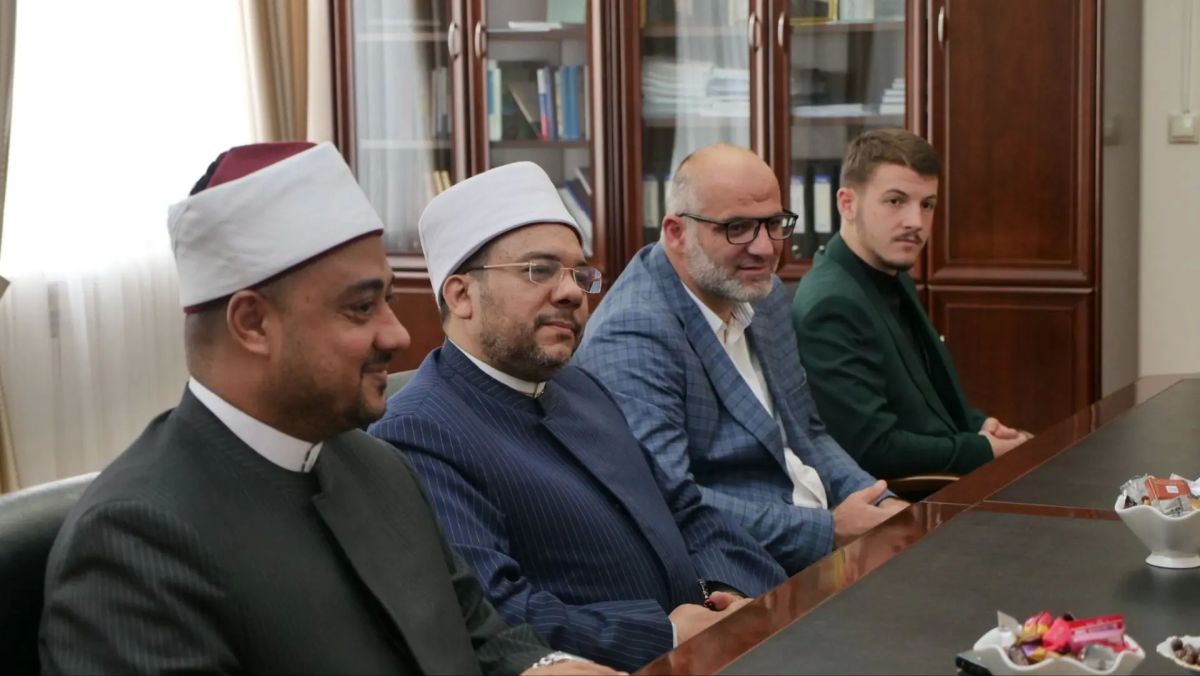 В Дагестан для участия в XIII Международном межрелигиозном молодежном форуме прибыла делегация из Арабской Республики Египет - это заместитель министра по делам религии и вакфам Ахмед Набави Ахмед Махлуф и имам, хатиб и... В Дагестан для участия в XIII Международном межрелигиозном молодежном форуме прибыла делегация из Арабской Республики Египет - это заместитель министра по делам религии и вакфам Ахмед Набави Ахмед Махлуф и имам, хатиб и...