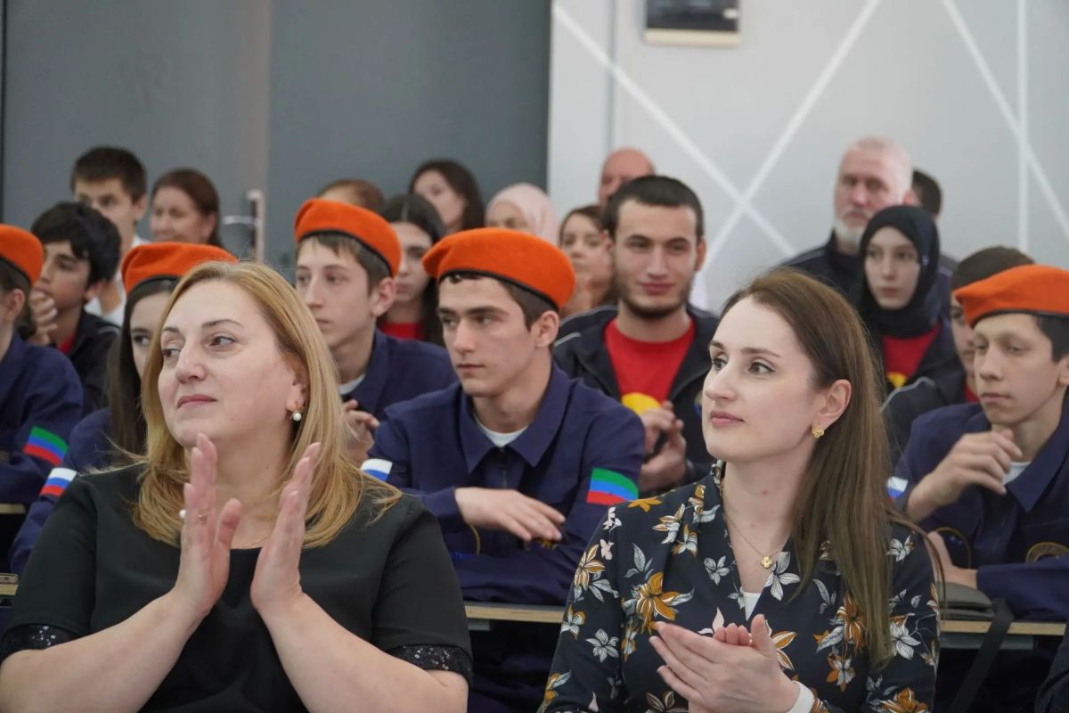Яхья Бучаев встретился с победителями и призёрами всероссийских соревнований Яхья Бучаев встретился с победителями и призёрами всероссийских соревнований