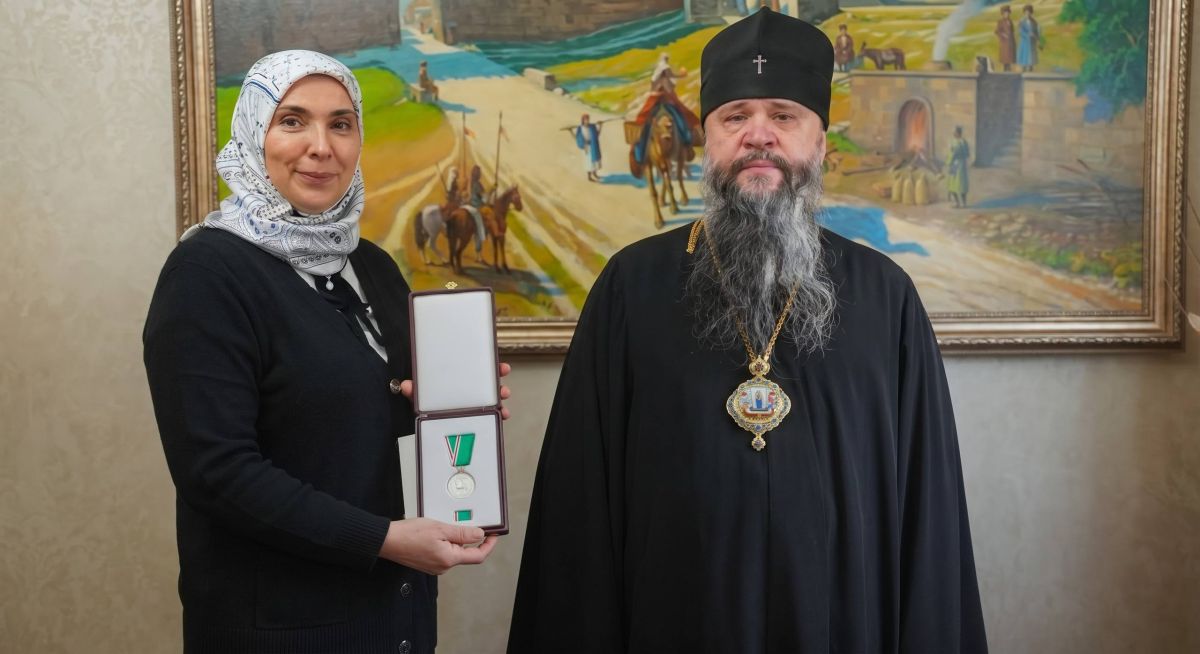 Айна Гамзатова награждена медалью Русской православной церкви «Патриаршая благодарность»
