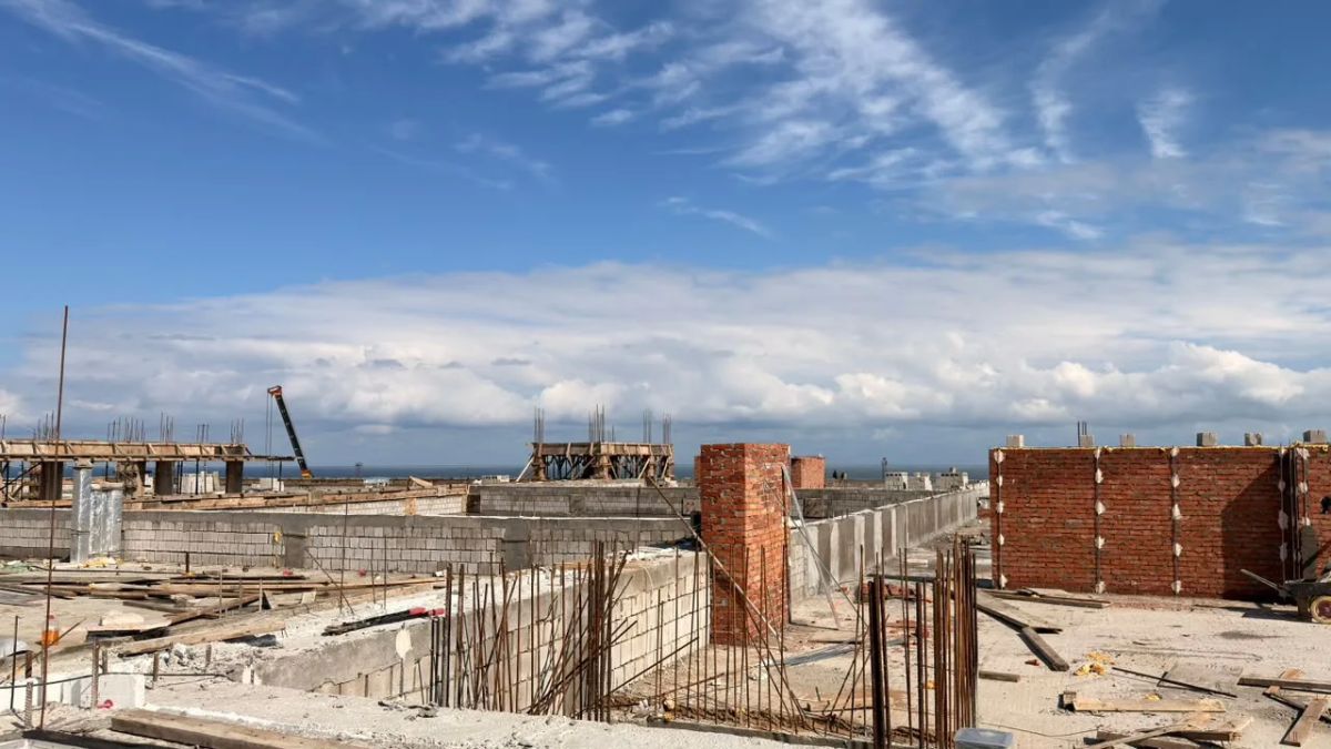 Продолжается строительство школы на 1200 мест в мкр-не «Южный» Продолжается строительство школы на 1200 мест в мкр-не «Южный»