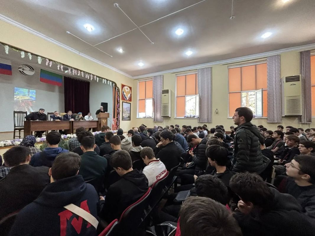 В АДК Махачкалы обсудили роль традиционных ценностей в воспитании молодёжи В АДК Махачкалы обсудили роль традиционных ценностей в воспитании молодёжи