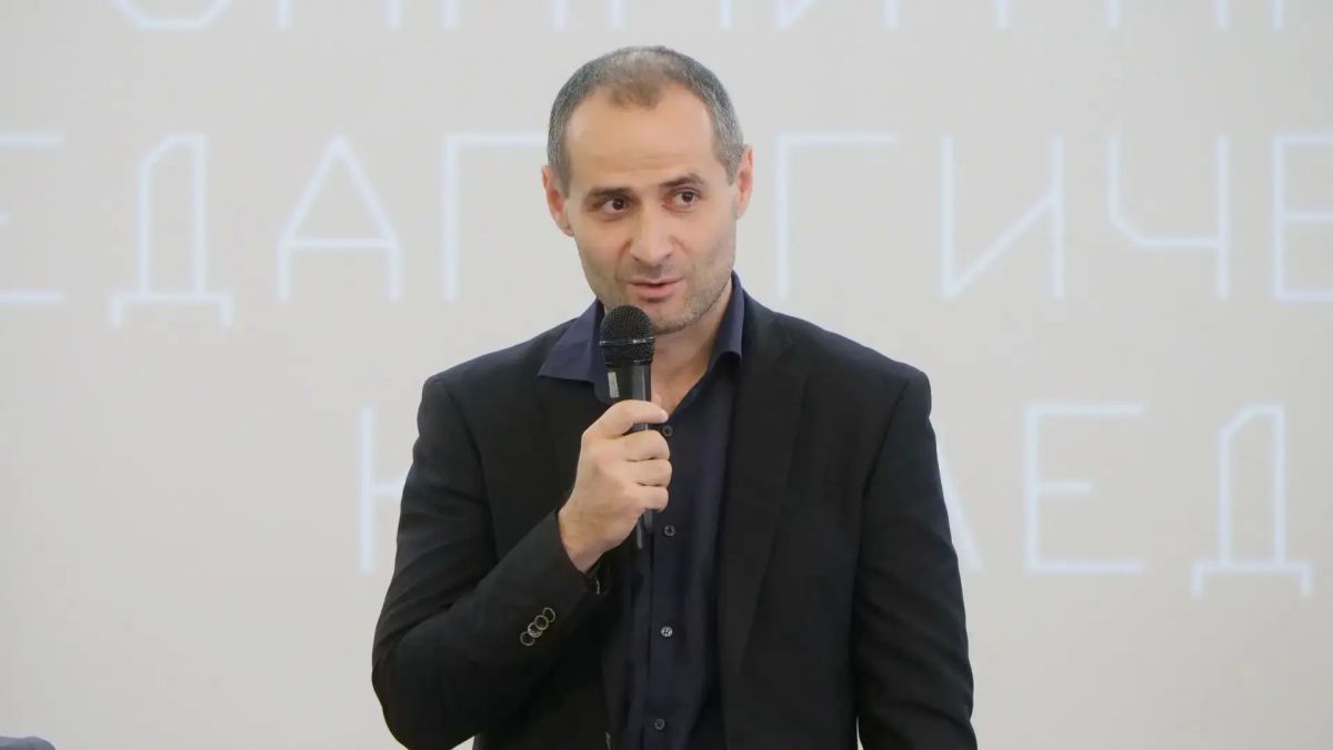Вторая секция — «Единство народов XXI века: гражданская идентичность и преемственность поколений» была посвящена связи исторического опыта с современными задачами общественного развития Вторая секция — «Единство народов XXI века: гражданская идентичность и преемственность поколений» была посвящена связи исторического опыта с современными задачами общественного развития