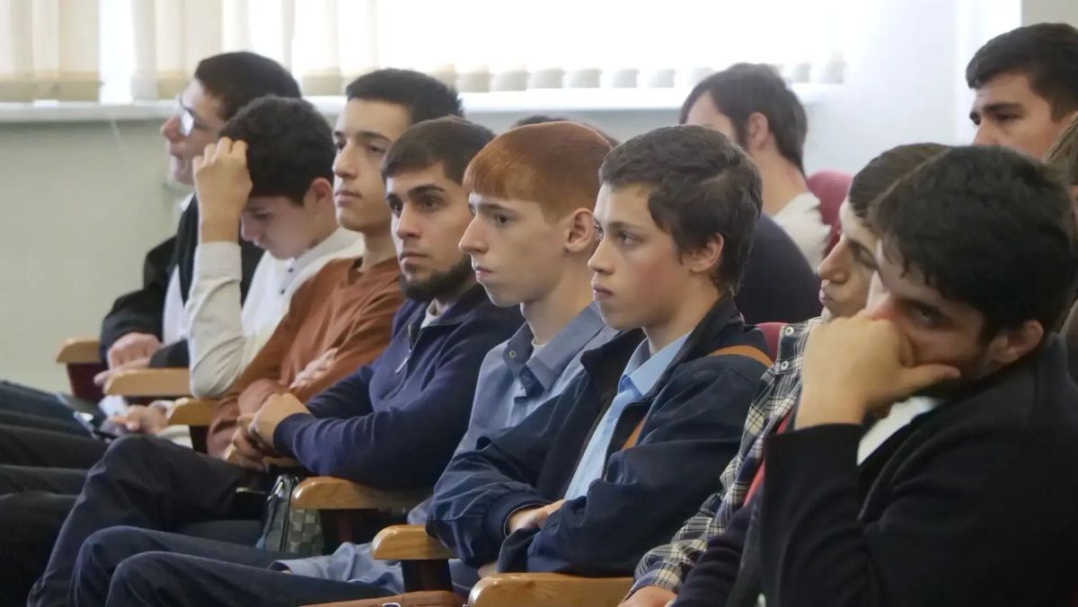 Вторая секция — «Единство народов XXI века: гражданская идентичность и преемственность поколений» была посвящена связи исторического опыта с современными задачами общественного развития Вторая секция — «Единство народов XXI века: гражданская идентичность и преемственность поколений» была посвящена связи исторического опыта с современными задачами общественного развития