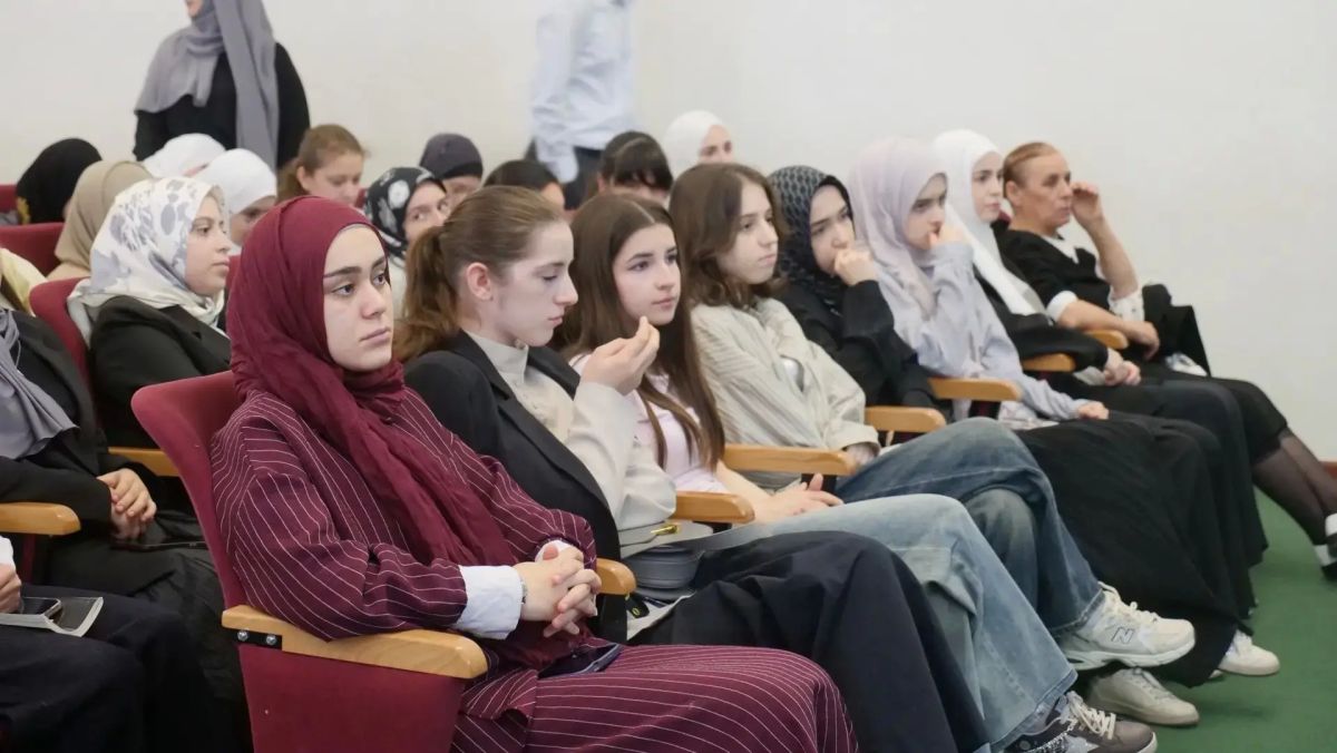 Вторая секция — «Единство народов XXI века: гражданская идентичность и преемственность поколений» была посвящена связи исторического опыта с современными задачами общественного развития Вторая секция — «Единство народов XXI века: гражданская идентичность и преемственность поколений» была посвящена связи исторического опыта с современными задачами общественного развития