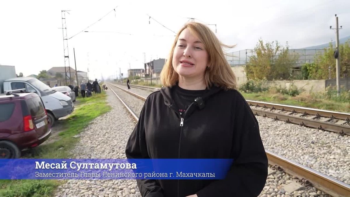 Сотрудники администрации Ленинского района и волонтёры вышли на субботник