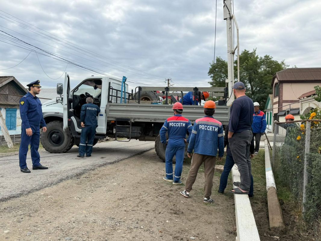 После вмешательства прокуратуры Тарумовского района заменена аварийная опора линии электропередачи вблизи дома семьи погибшего участника специальной военной операции