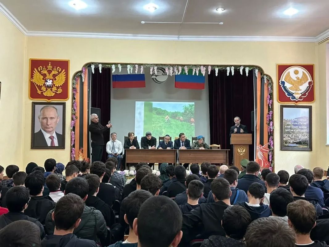 В АДК Махачкалы обсудили роль традиционных ценностей в воспитании молодёжи В АДК Махачкалы обсудили роль традиционных ценностей в воспитании молодёжи