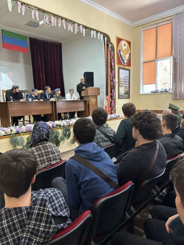 В АДК Махачкалы обсудили роль традиционных ценностей в воспитании молодёжи В АДК Махачкалы обсудили роль традиционных ценностей в воспитании молодёжи