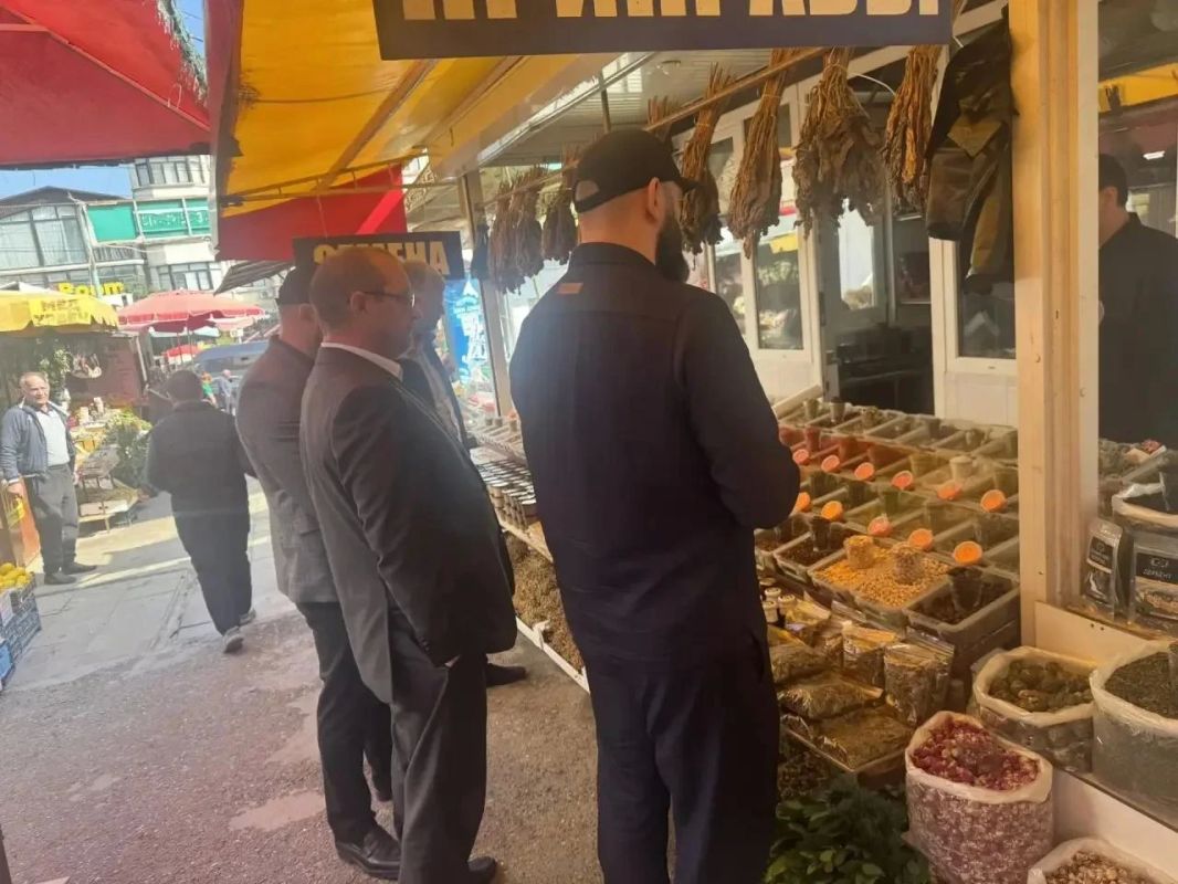 В Дербенте прошло выездное мероприятие по внедрению безналичной оплаты на торговых объектах