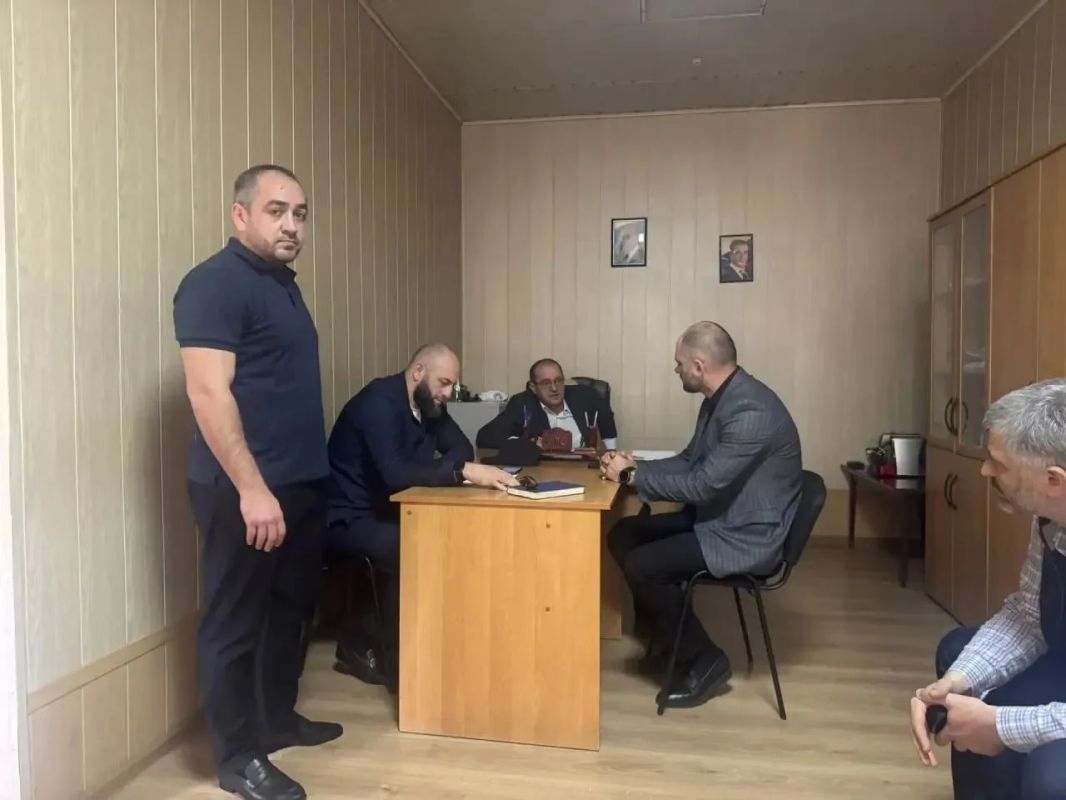 В Дербенте прошло выездное мероприятие по внедрению безналичной оплаты на торговых объектах В Дербенте прошло выездное мероприятие по внедрению безналичной оплаты на торговых объектах