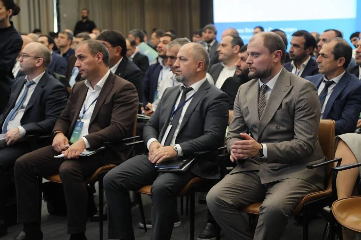 Председатель Комитета НС РД Али Муртазалиев и депутат НС Арсен Пирмагомедов приняли участие в семинар-совещании по повышению капитализации имущественного фонда региона и реализации программы «Национальная система... Председатель Комитета НС РД Али Муртазалиев и депутат НС Арсен Пирмагомедов приняли участие в семинар-совещании по повышению капитализации имущественного фонда региона и реализации программы «Национальная система...