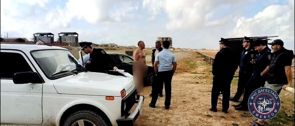В Дербенте спасли тонущего в море мужчину В Дербенте спасли тонущего в море мужчину