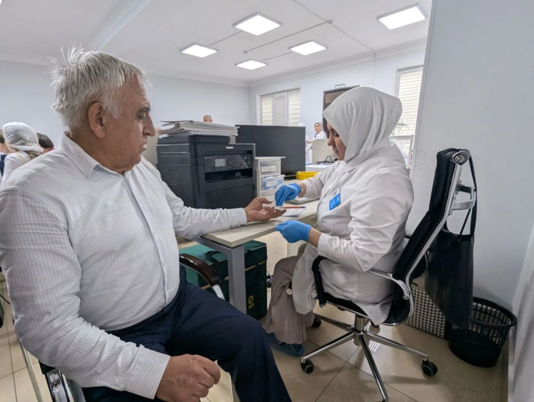 Добро начинается с нас!. Сегодняшнее утро в Минфине РД началось не с отчетов и совещаний, а с добрых дел Добро начинается с нас!. Сегодняшнее утро в Минфине РД началось не с отчетов и совещаний, а с добрых дел