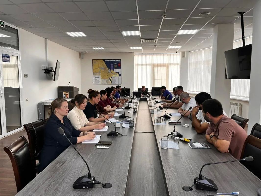 12 октября в Каспийске прошли плановые обучающие занятия с диспетчерским составом единой дежурно-диспетчерской службы в целях повышения готовности к реагированию на происшествия
