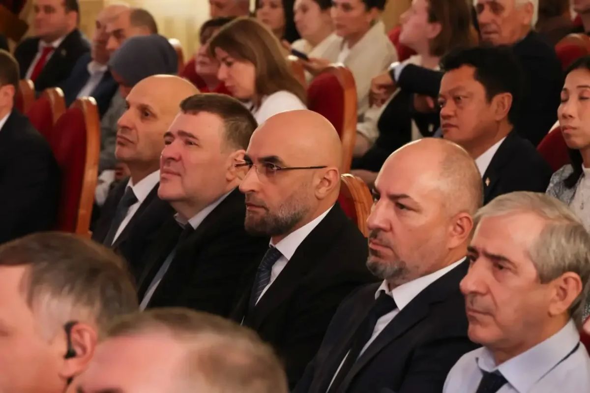 Врио министра природных ресурсов и экологии Ратмир Расулов принял участие в праздновании 95-летия Дагестанского государственного университета Врио министра природных ресурсов и экологии Ратмир Расулов принял участие в праздновании 95-летия Дагестанского государственного университета