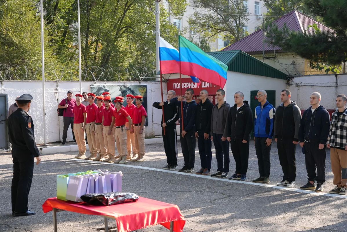 В Каспийске состоялись торжественные проводы призывников на срочную военную службу В Каспийске состоялись торжественные проводы призывников на срочную военную службу