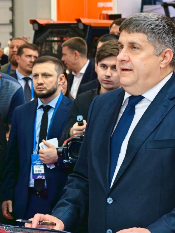 Принял участие в заключительном, третьем дне выставки «Дорога 2026» Принял участие в заключительном, третьем дне выставки «Дорога 2026»