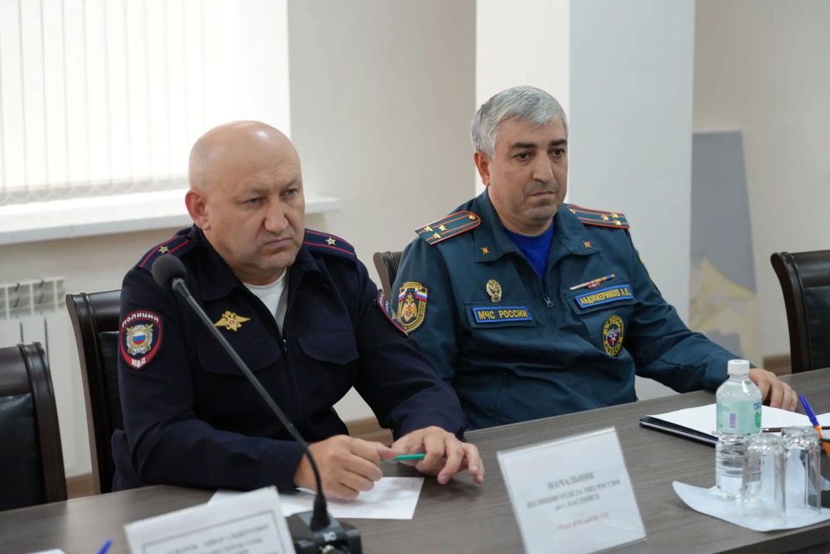 В Каспийске обсудили вопросы предупреждения и ликвидации ЧС В Каспийске обсудили вопросы предупреждения и ликвидации ЧС
