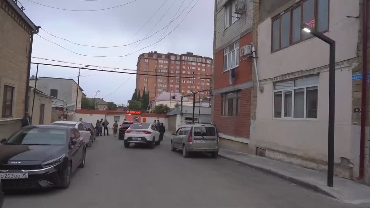 В Дербенте состоялось открытие благоустроенной дворовой территории по адресу: переулок Стальского, 39. В мероприятии принял участие заместитель главы города Ахмед Казиахмедов