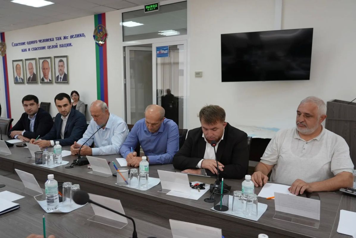 В Каспийске обсудили вопросы предупреждения и ликвидации ЧС В Каспийске обсудили вопросы предупреждения и ликвидации ЧС