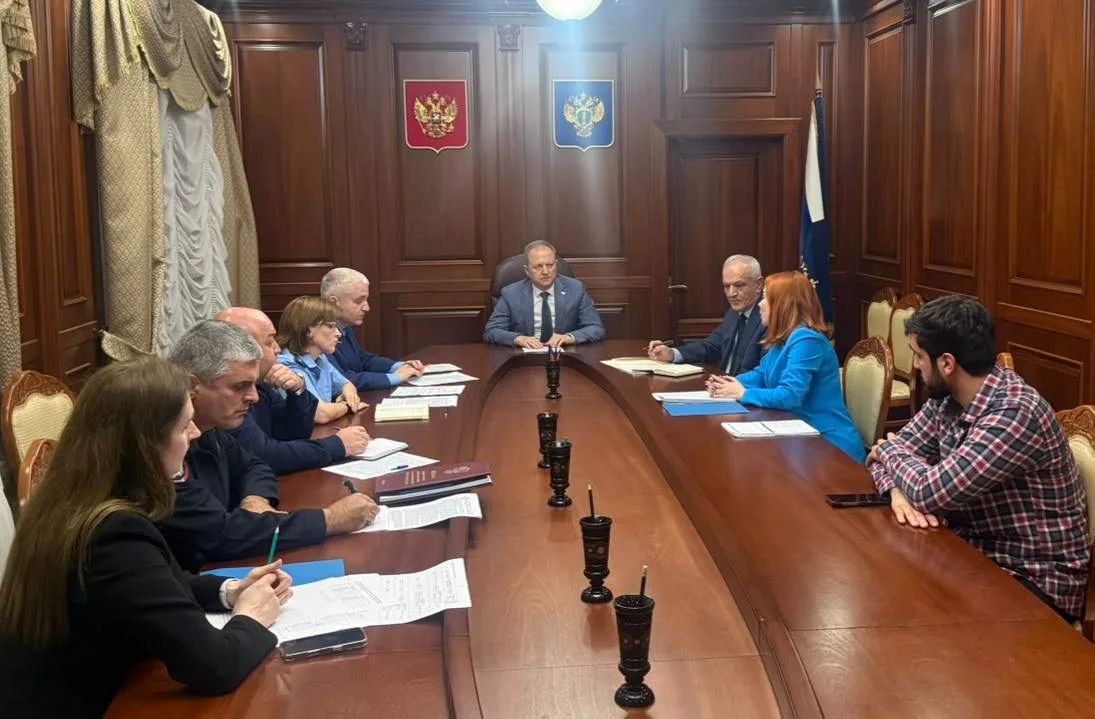 Под председательством прокурора Республики Дагестан Дениса Авдеева проведено совещание по вопросам предупреждения вовлечения несовершеннолетних в противоправную деятельность Под председательством прокурора Республики Дагестан Дениса Авдеева проведено совещание по вопросам предупреждения вовлечения несовершеннолетних в противоправную деятельность