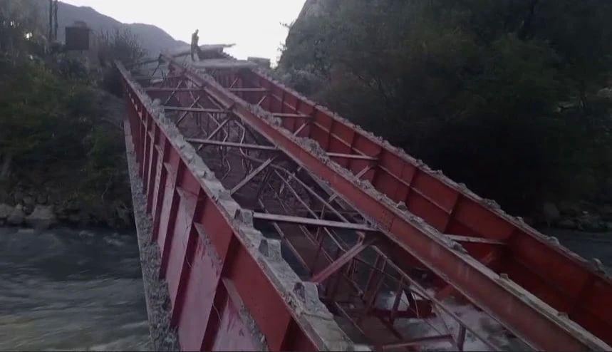 На «Красном мосту» в Дагестане полностью демонтировали железобетонные плиты обоих пролётных строений