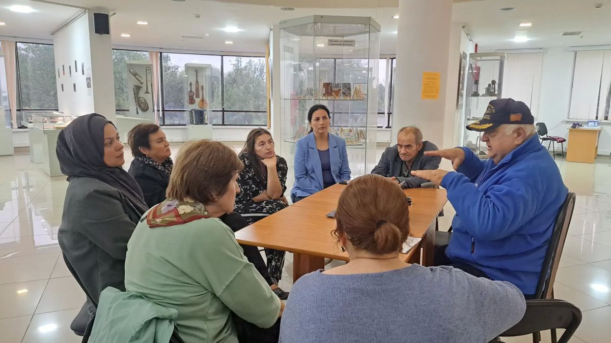 Главный символ Каспийска – 8-й цех завода «Дагдизель» обсудили на прошедшей вчера встрече в Каспийском музее в рамках проекта «Даёшь двигатель!», реализуемого при поддержке Фонда Потанина, и проекта «Новая история...