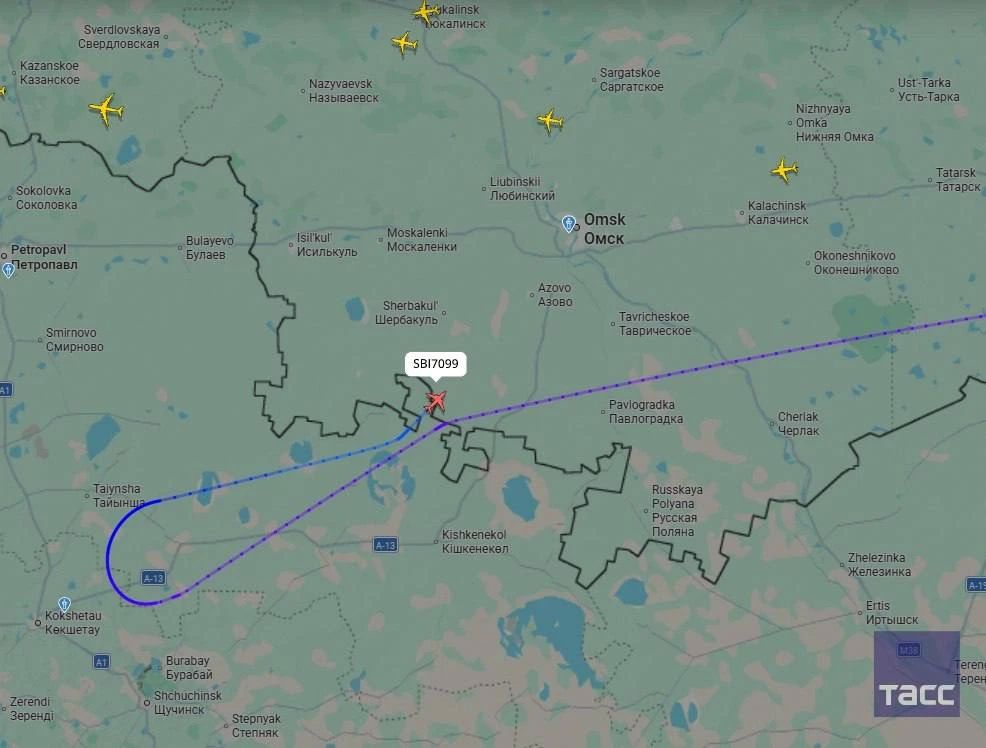 Самолет S7 рейса Новосибирск — Махачкала, подавший сигнал бедствия из-за технической неисправности, благополучно приземлился в Омске