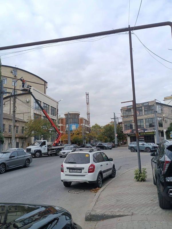 В Махачкале продолжается ремонт и замена уличных светильников В Махачкале продолжается ремонт и замена уличных светильников