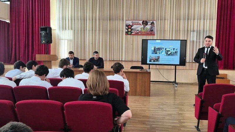В лицее № 52 Махачкалы обсудили профилактику экстремизма и ответственность в интернете В лицее № 52 Махачкалы обсудили профилактику экстремизма и ответственность в интернете