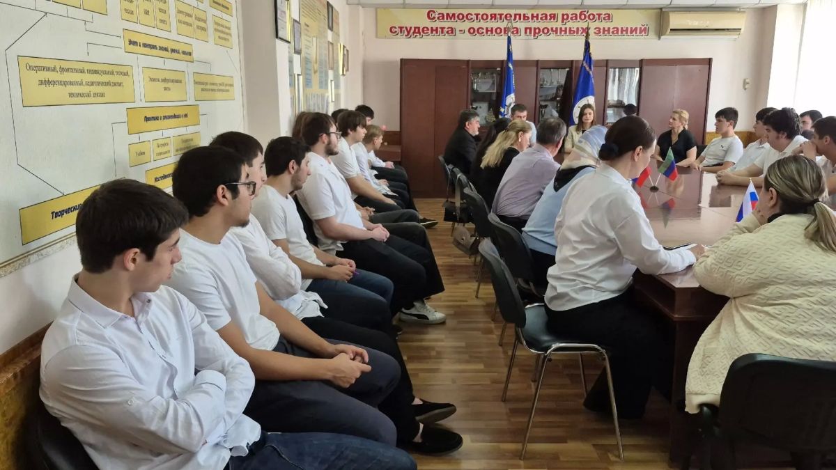 Студенты Колледжа машиностроения встретились с представителями «Каспийского завода точной механики» Студенты Колледжа машиностроения встретились с представителями «Каспийского завода точной механики»