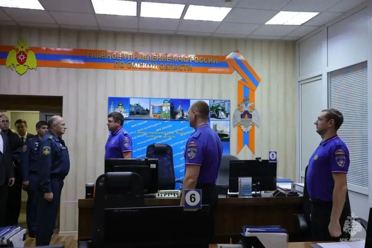 Глава МЧС России Александр Куренков вручил награды сотрудникам пожарно-спасательного гарнизона и других организаций, отличившимся при спасении людей и ликвидации пожаров Глава МЧС России Александр Куренков вручил награды сотрудникам пожарно-спасательного гарнизона и других организаций, отличившимся при спасении людей и ликвидации пожаров