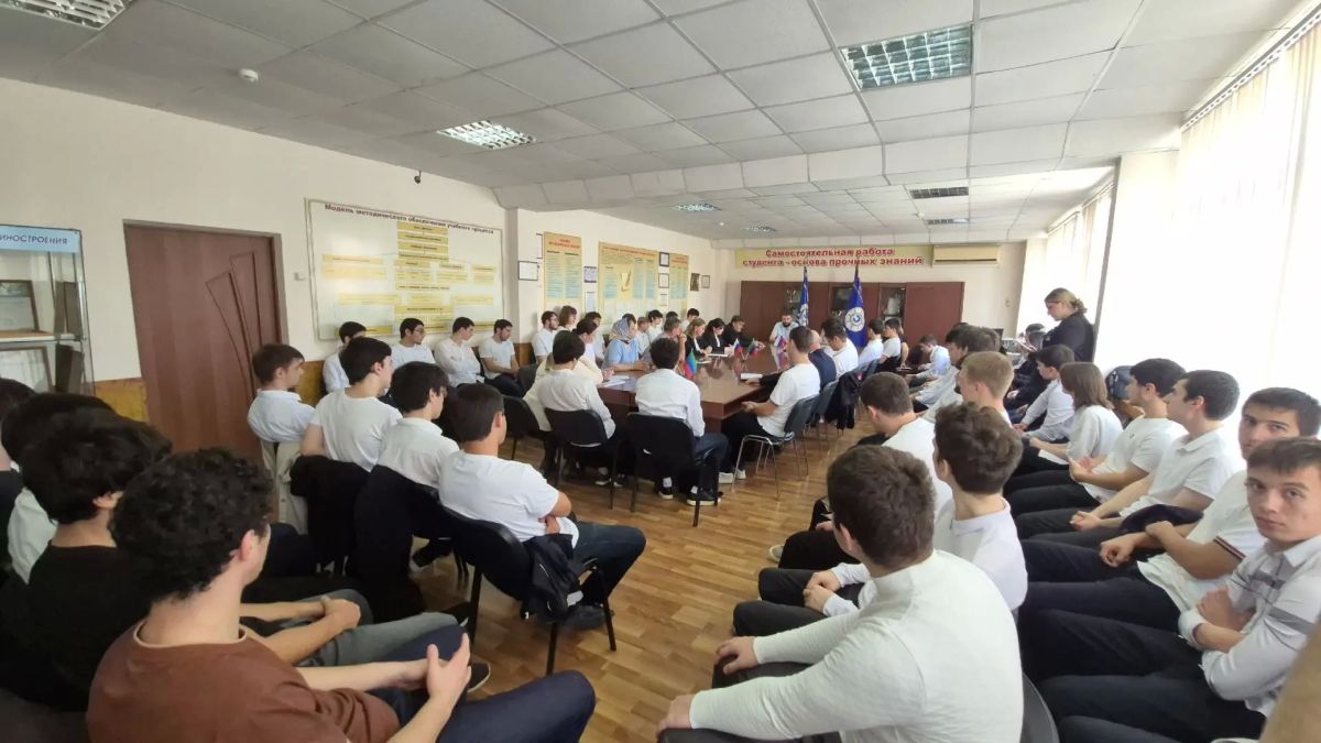 Студенты Колледжа машиностроения встретились с представителями «Каспийского завода точной механики» Студенты Колледжа машиностроения встретились с представителями «Каспийского завода точной механики»