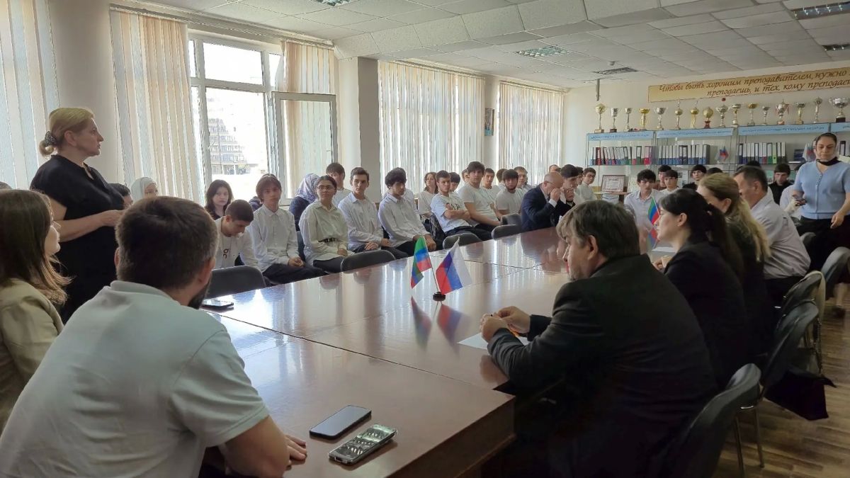 Студенты Колледжа машиностроения встретились с представителями «Каспийского завода точной механики» Студенты Колледжа машиностроения встретились с представителями «Каспийского завода точной механики»