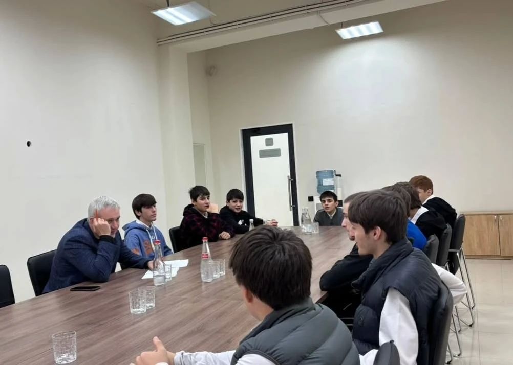 В Хасавюрте обсудили социальное самочувствие молодежи