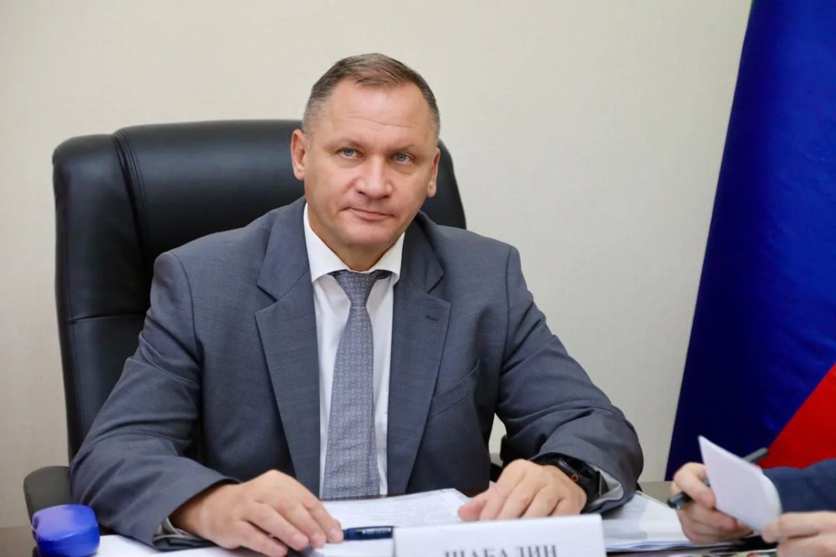 Замполпреда Президента в СКФО Андрей Шабалин провел прием граждан в Махачкале Замполпреда Президента в СКФО Андрей Шабалин провел прием граждан в Махачкале