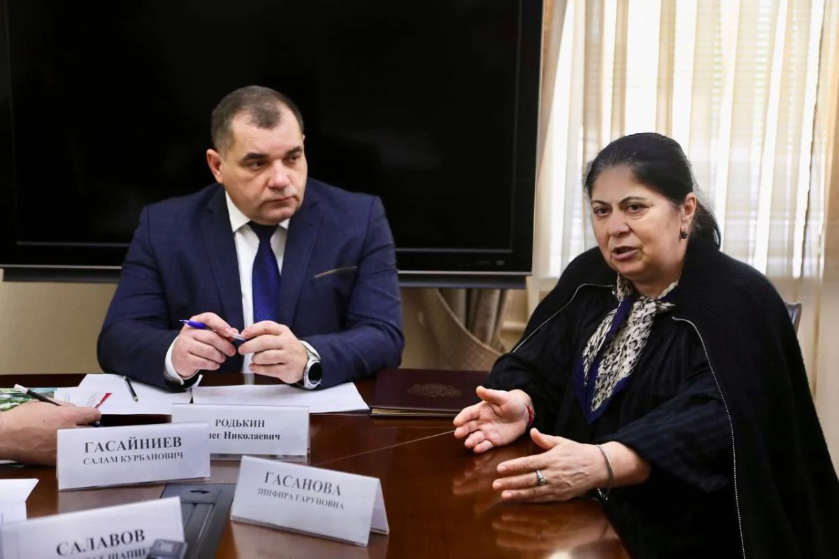 Замполпреда Президента в СКФО Андрей Шабалин провел прием граждан в Махачкале Замполпреда Президента в СКФО Андрей Шабалин провел прием граждан в Махачкале