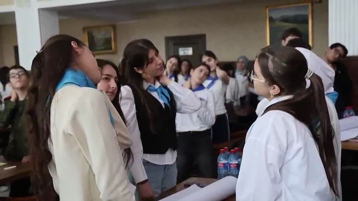 В гостиничном комплексе «Алые паруса» прошёл городской интенсив «Первые создают будущее» с участием 16 команд из школ Дербента