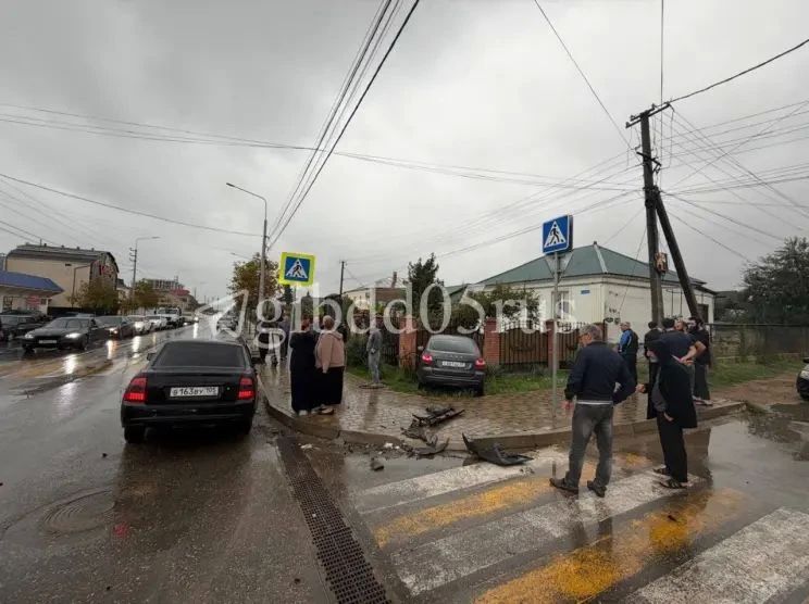 В Дербенте при столкновении двух автомобилей пострадала 11-летняя девочка