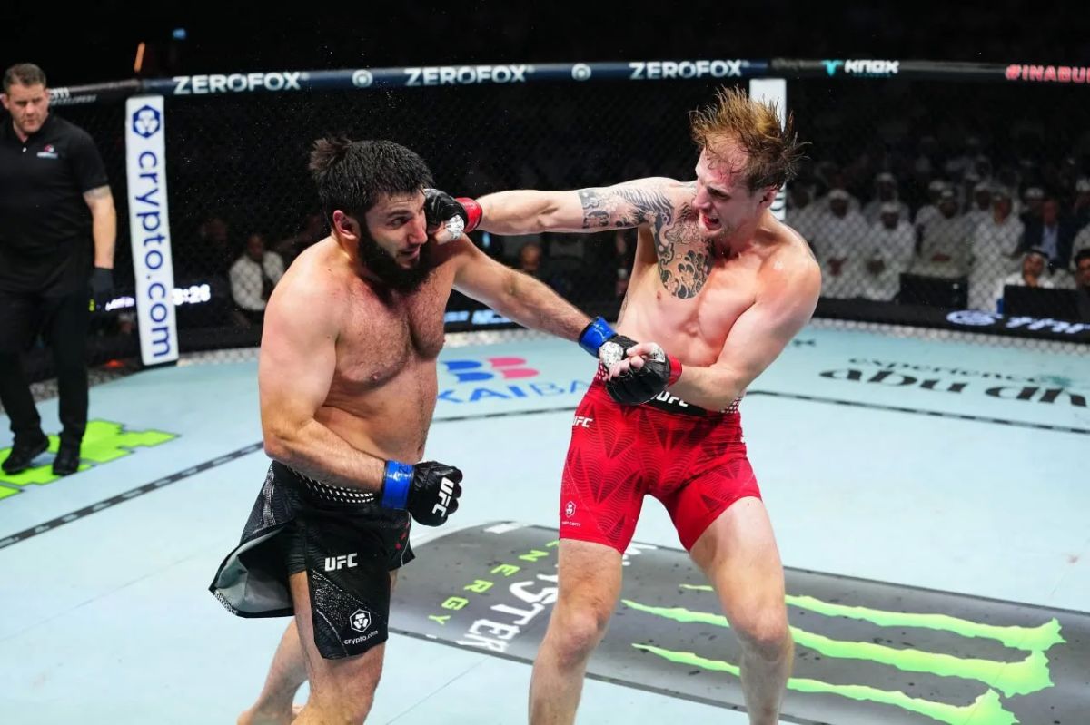 Ризван Куниев уступил Александру Волкову на турнире UFC в Абу-Даби