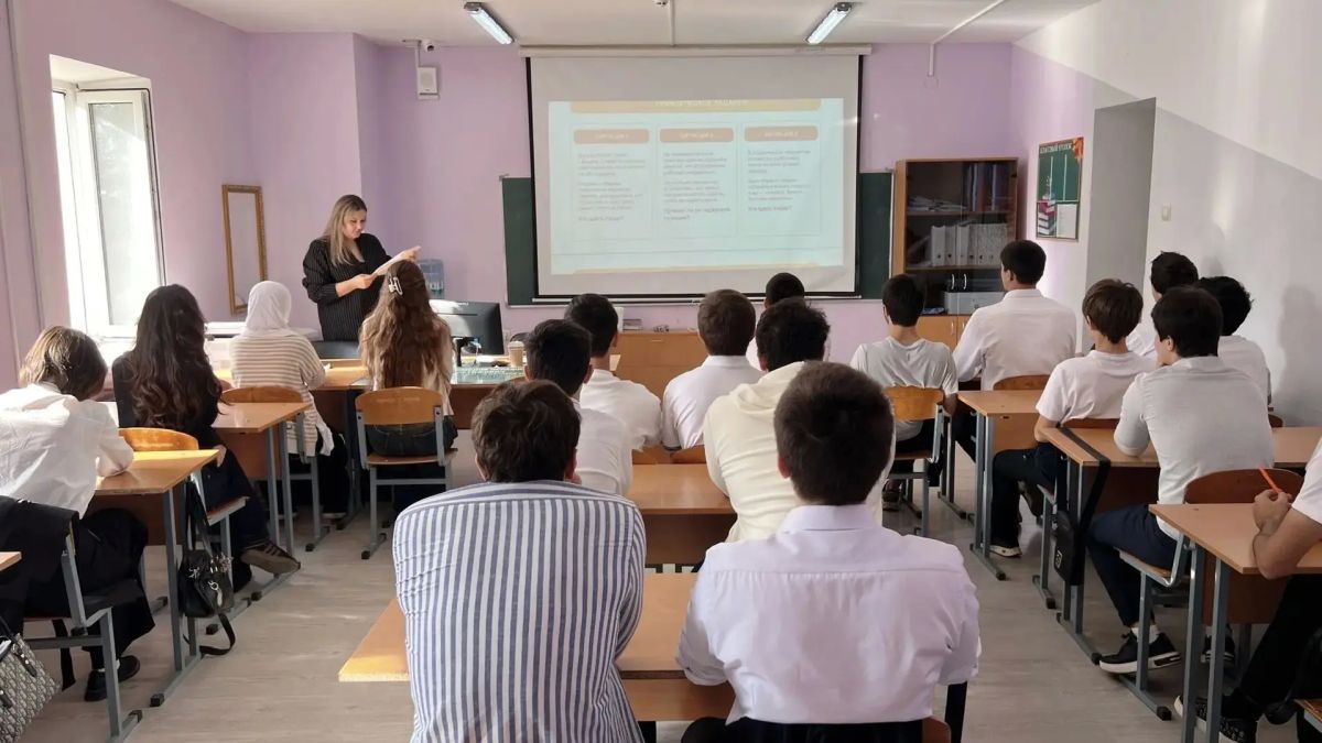 Сегодня в колледжах республики прошли занятия «Разговоры о важном» Сегодня в колледжах республики прошли занятия «Разговоры о важном»