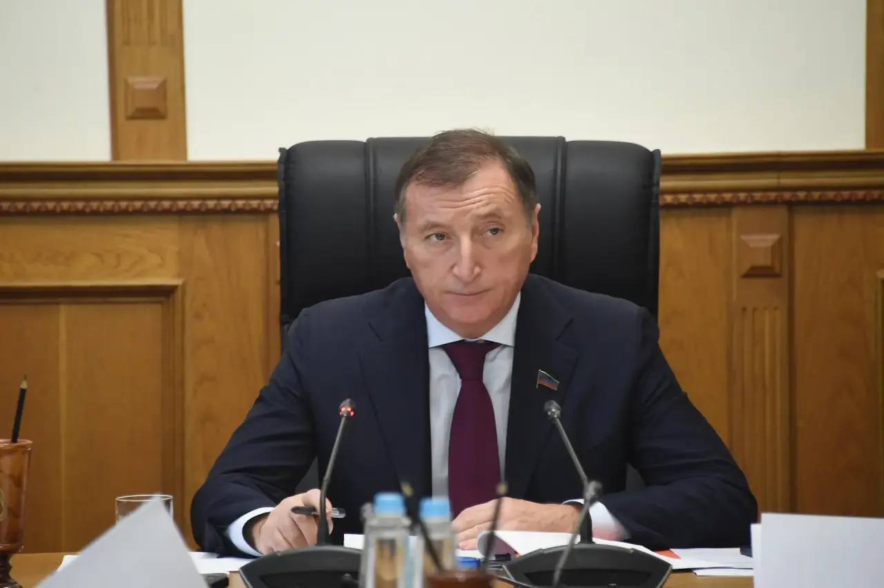 Президиум Народного Собрания Дагестана под председательством спикера парламента Заура Аскендерова утвердил повестку дня третьей сессии Народного Собрания восьмого созыва, которая состоится 29 октября