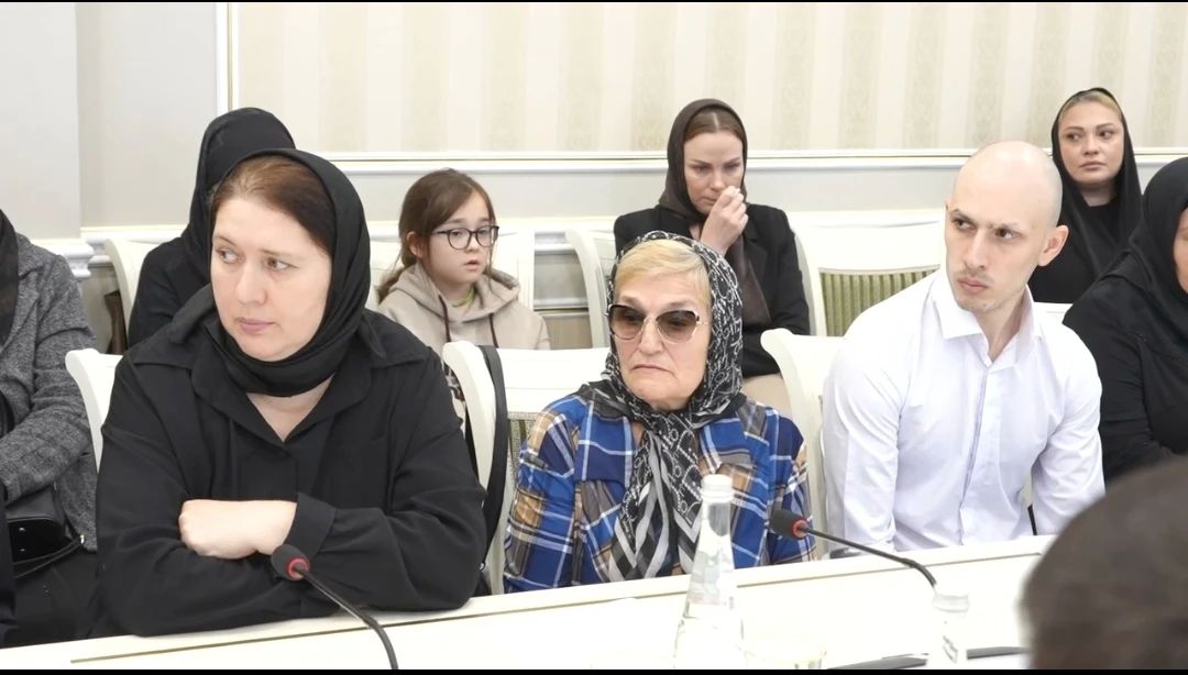 Глава Махачкалы Джамбулат Салавов передал семьям погибших участников СВО 20 орденов Мужества, которыми военнослужащие награждены посмертно Глава Махачкалы Джамбулат Салавов передал семьям погибших участников СВО 20 орденов Мужества, которыми военнослужащие награждены посмертно
