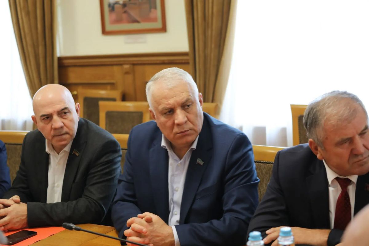 Магомед Рамазанов встретился с представителями фракции КПРФ в Народном Собрании Дагестана Магомед Рамазанов встретился с представителями фракции КПРФ в Народном Собрании Дагестана