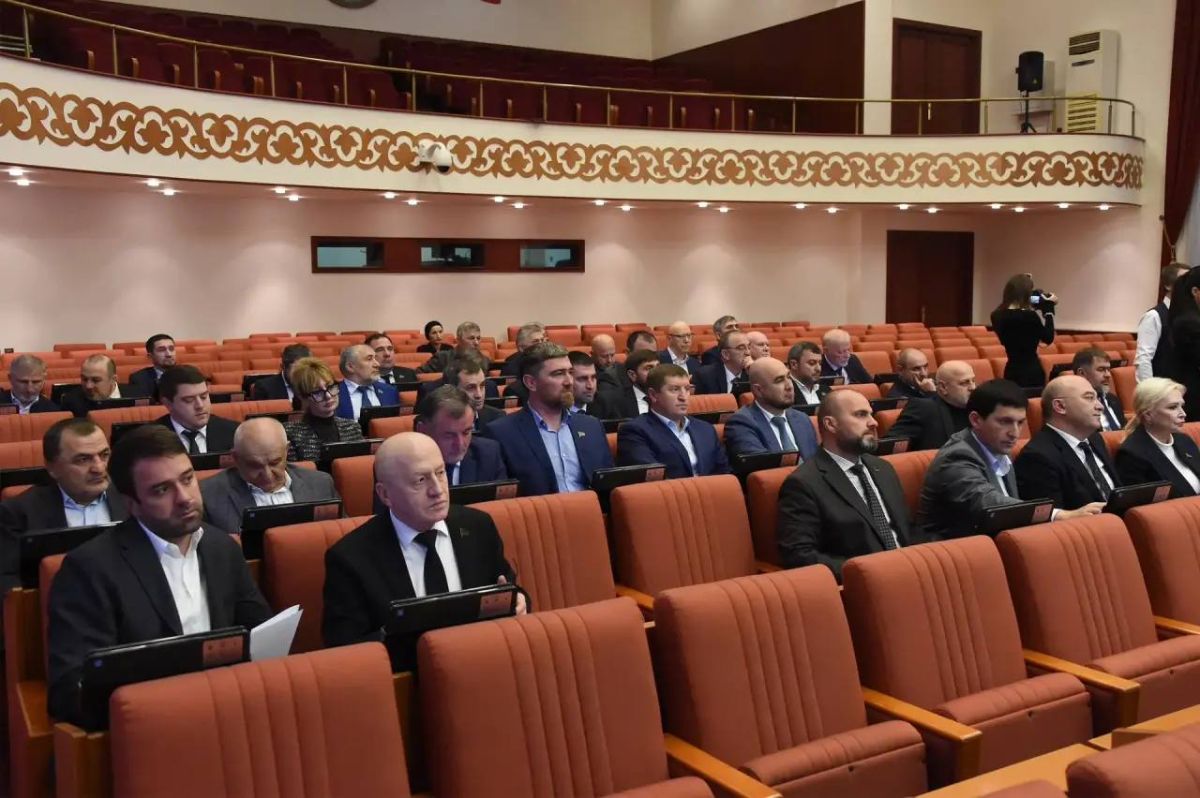 Депутаты фракции «Единая Россия» в Народном Собрании Дагестана обсудили повестку третьей сессии парламента Депутаты фракции «Единая Россия» в Народном Собрании Дагестана обсудили повестку третьей сессии парламента