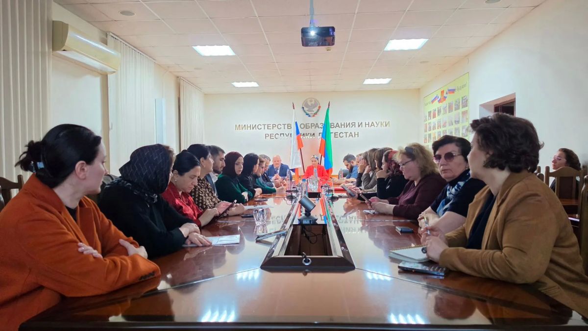 В Минобрнауки РД обсудили возможности сотрудничества с Фондом развития Физтех-школ В Минобрнауки РД обсудили возможности сотрудничества с Фондом развития Физтех-школ