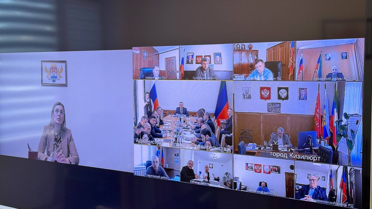 В Махачкале под руководством временно исполняющего обязанности заместителя Председателя Правительства Республики Дагестан Абдурахмана Махмудова проходит заседание Межведомственной комиссии